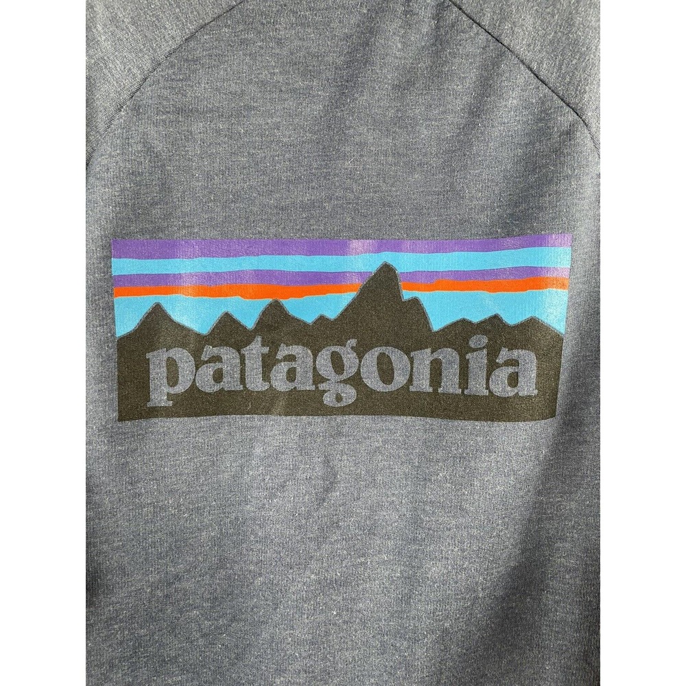 Patagonia Men’s P-6 Logo Lightweight Crew Sweatshirt. Size Medium